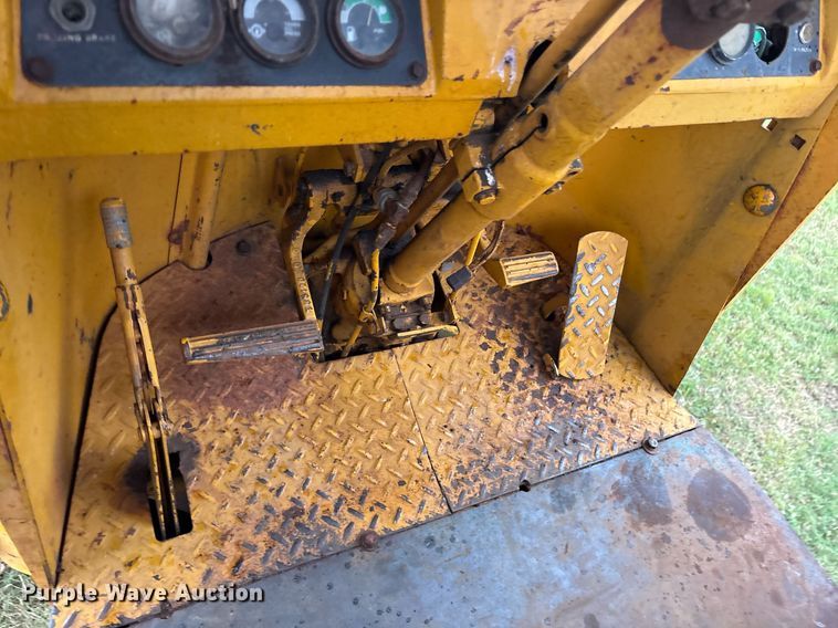 image for item DY0511 1977 John Deere 444 wheel loader