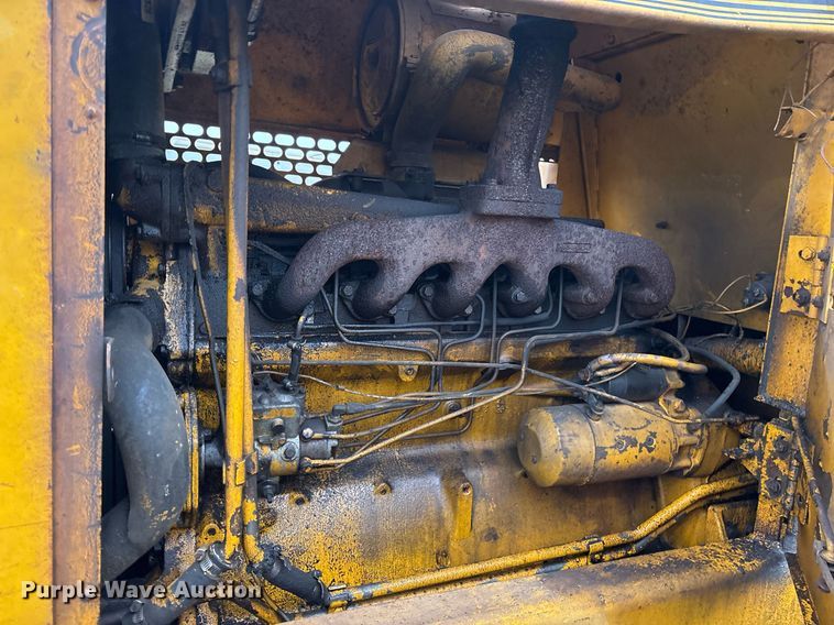 image for item DY0511 1977 John Deere 444 wheel loader