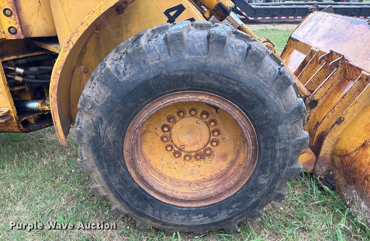 image for item DY0511 1977 John Deere 444 wheel loader