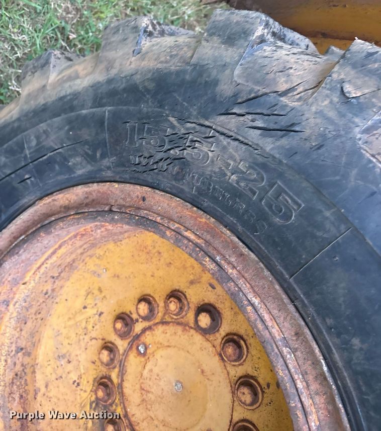 image for item DY0511 1977 John Deere 444 wheel loader