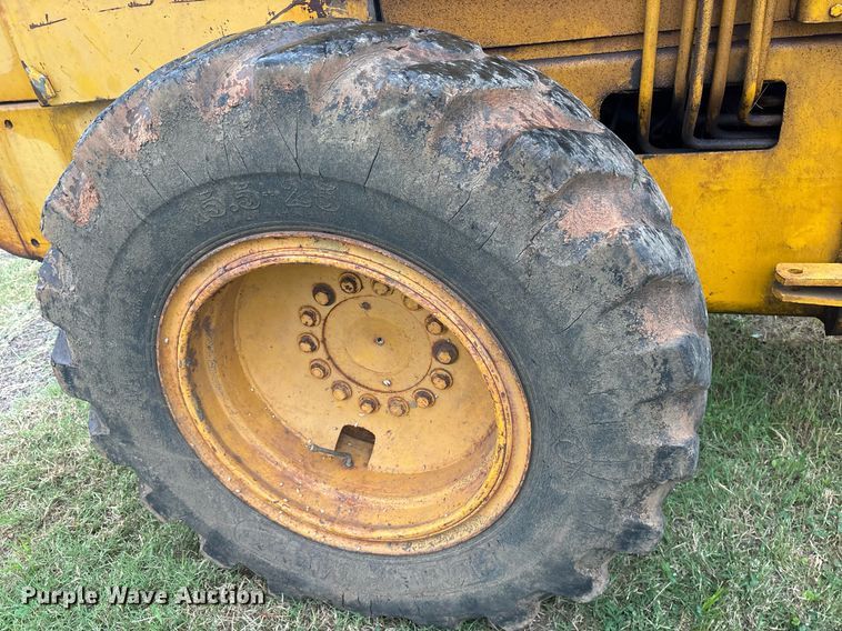 image for item DY0511 1977 John Deere 444 wheel loader