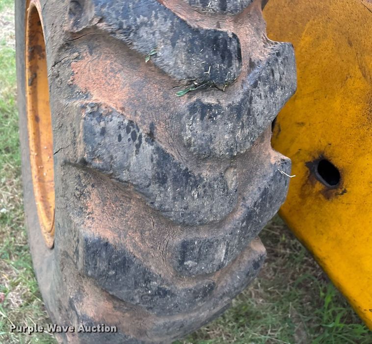 image for item DY0511 1977 John Deere 444 wheel loader