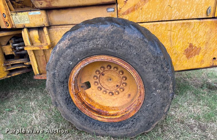 image for item DY0511 1977 John Deere 444 wheel loader