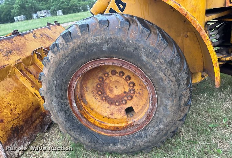 image for item DY0511 1977 John Deere 444 wheel loader