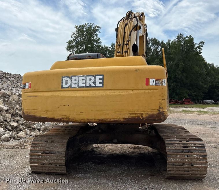 image for item DY0517 2002 John Deere 230C LC excavator