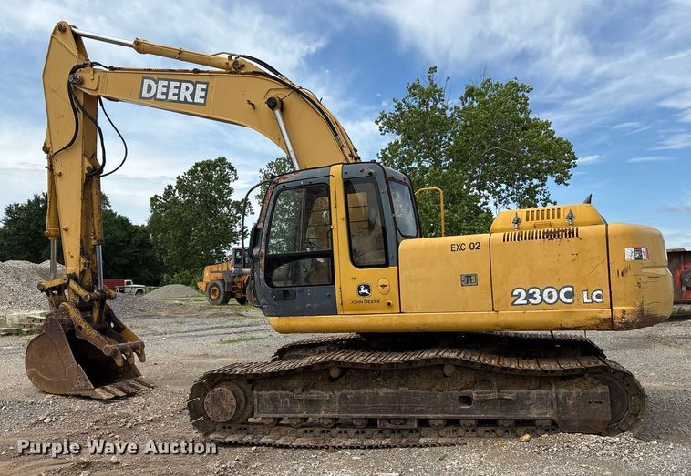 image for item DY0517 2002 John Deere 230C LC excavator