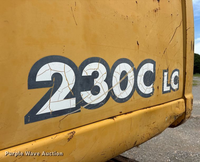 image for item DY0517 2002 John Deere 230C LC excavator