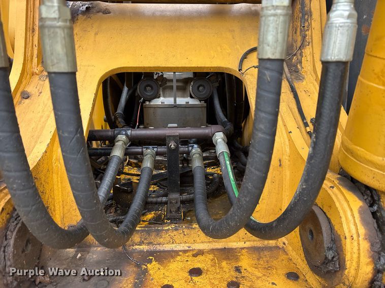 image for item DY0517 2002 John Deere 230C LC excavator