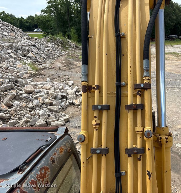 image for item DY0517 2002 John Deere 230C LC excavator