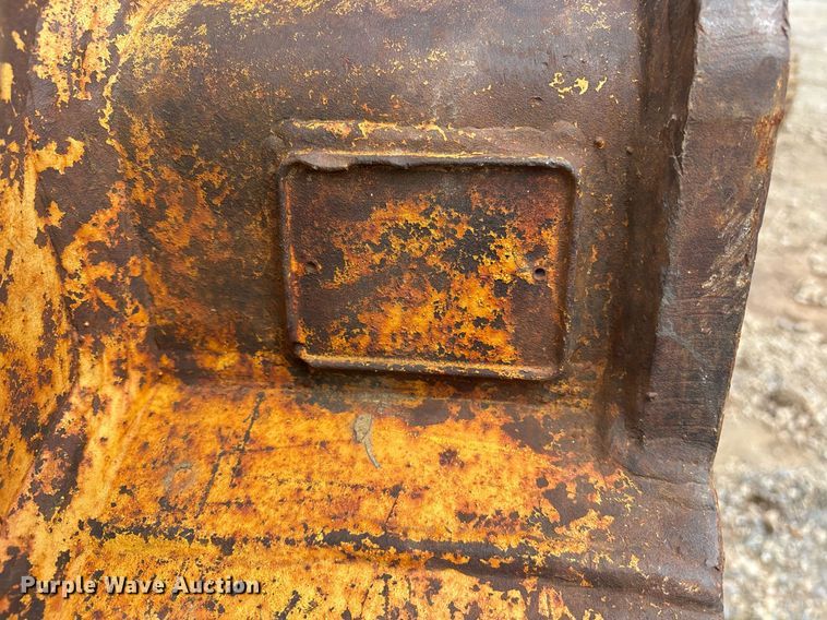 image for item DY0517 2002 John Deere 230C LC excavator