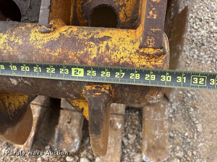 image for item DY0517 2002 John Deere 230C LC excavator