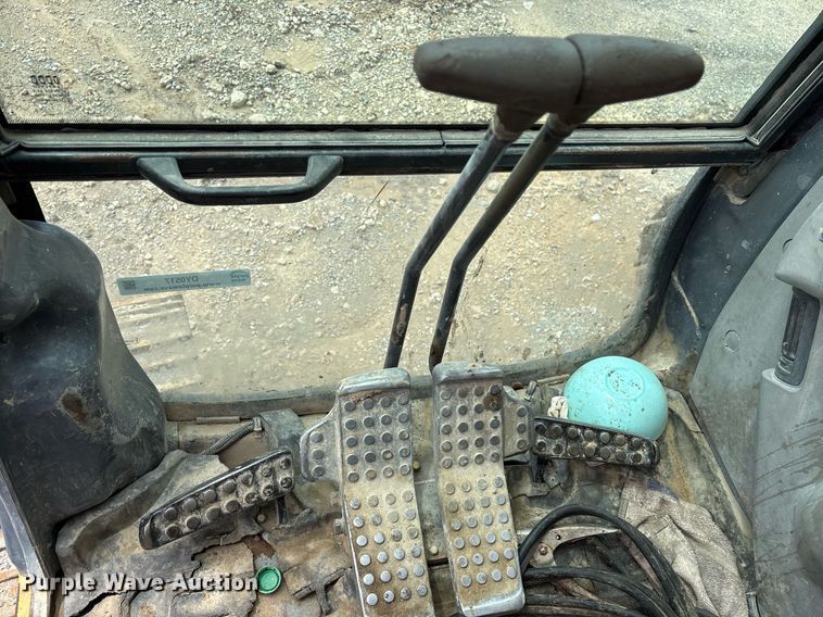 image for item DY0517 2002 John Deere 230C LC excavator