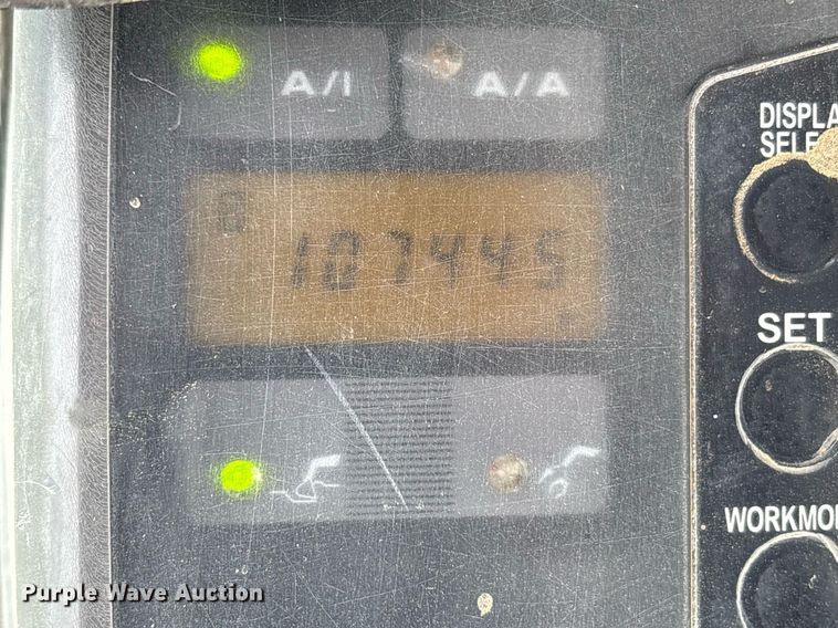 image for item DY0517 2002 John Deere 230C LC excavator