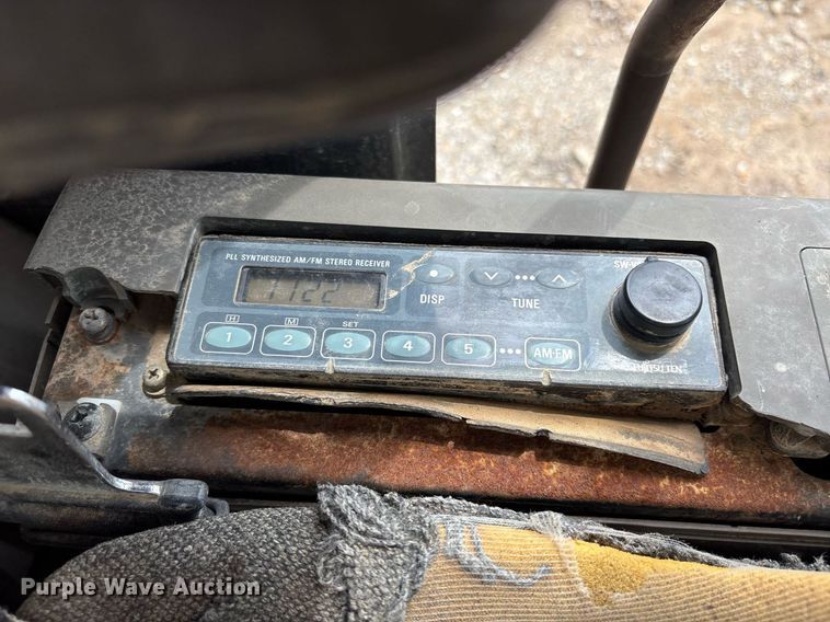 image for item DY0517 2002 John Deere 230C LC excavator