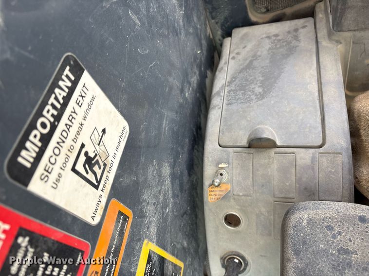 image for item DY0517 2002 John Deere 230C LC excavator