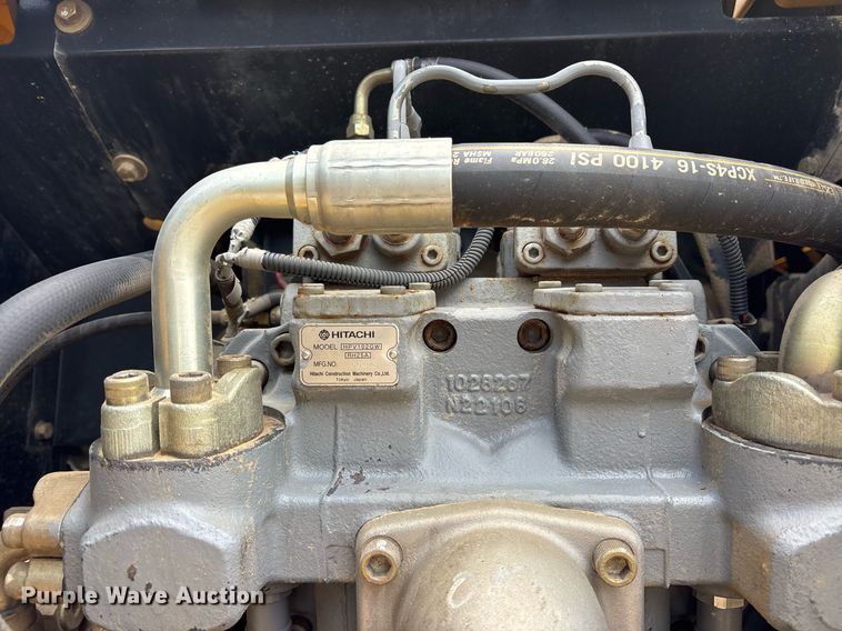 image for item DY0517 2002 John Deere 230C LC excavator