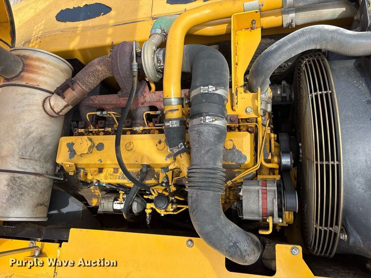 image for item DY0517 2002 John Deere 230C LC excavator