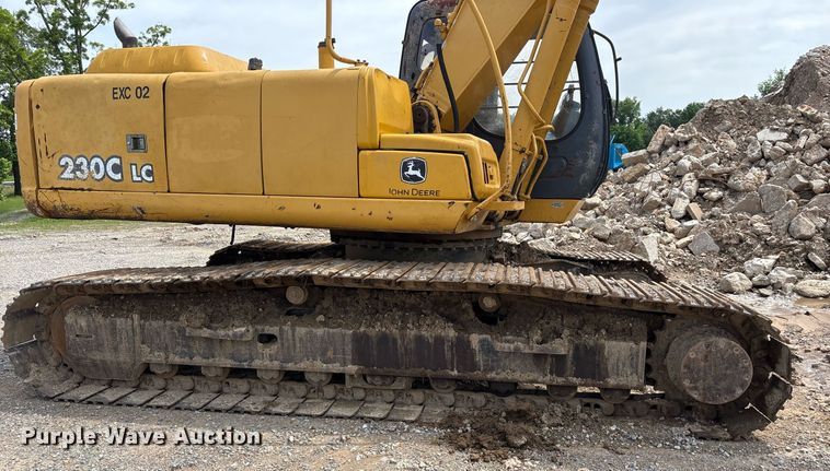 image for item DY0517 2002 John Deere 230C LC excavator