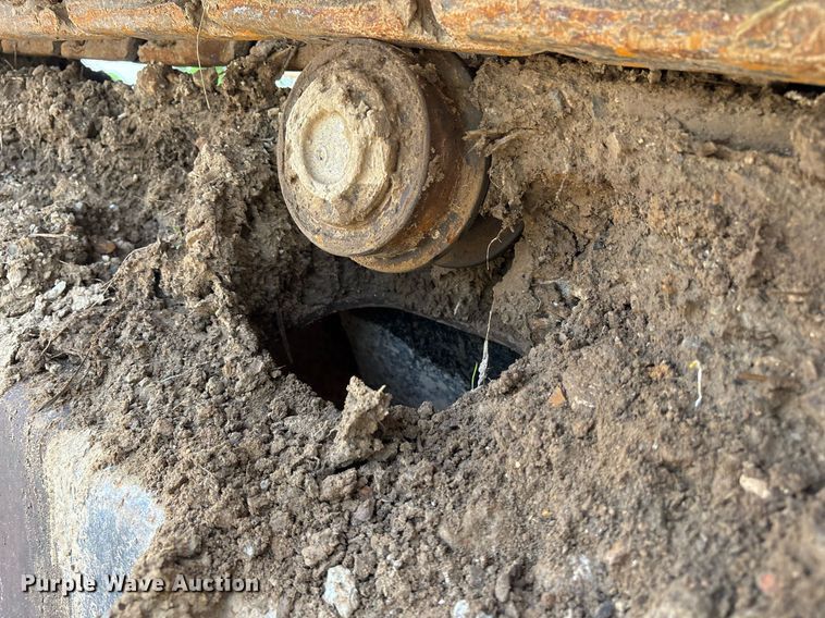 image for item DY0517 2002 John Deere 230C LC excavator