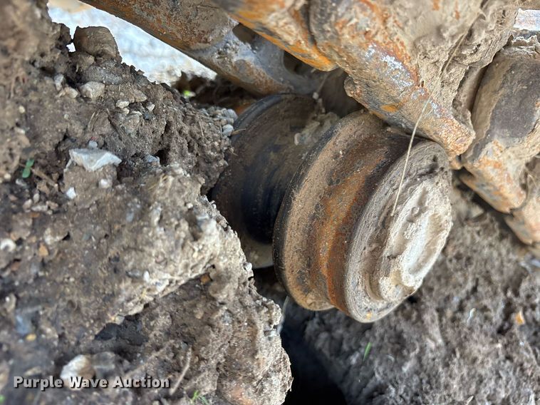 image for item DY0517 2002 John Deere 230C LC excavator