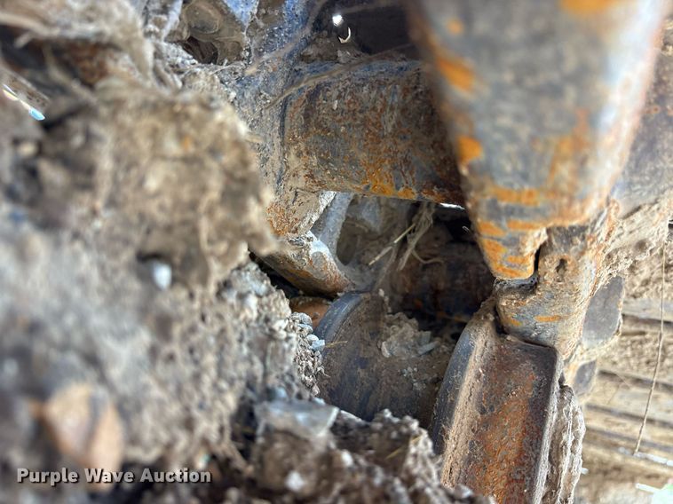 image for item DY0517 2002 John Deere 230C LC excavator