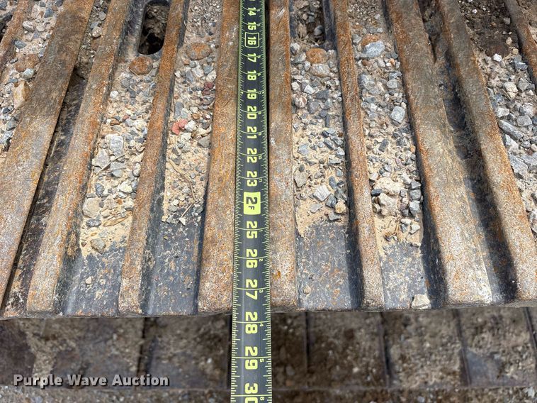 image for item DY0517 2002 John Deere 230C LC excavator