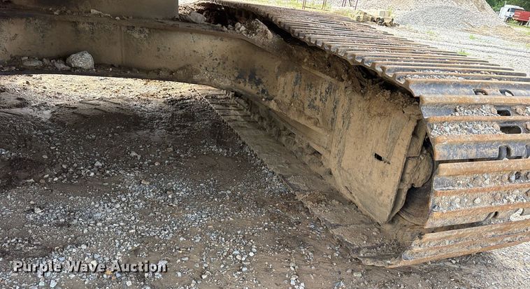 image for item DY0517 2002 John Deere 230C LC excavator