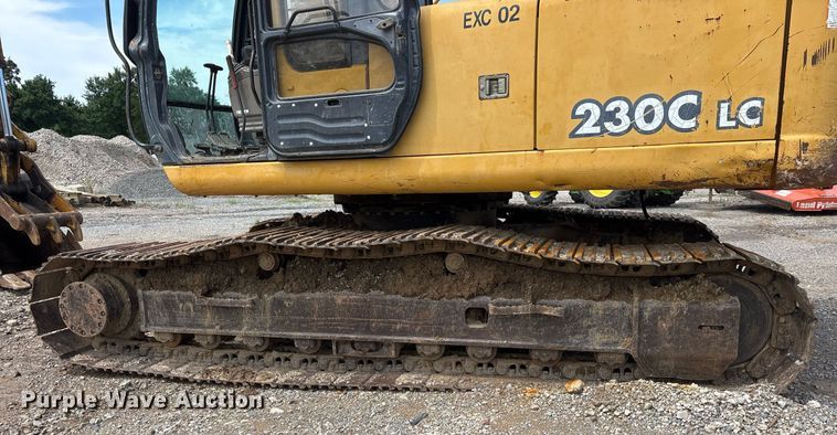 image for item DY0517 2002 John Deere 230C LC excavator