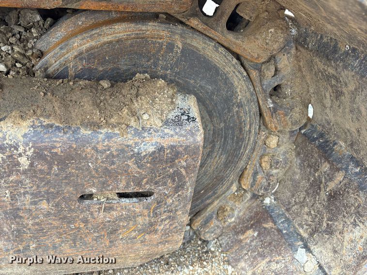 image for item DY0517 2002 John Deere 230C LC excavator