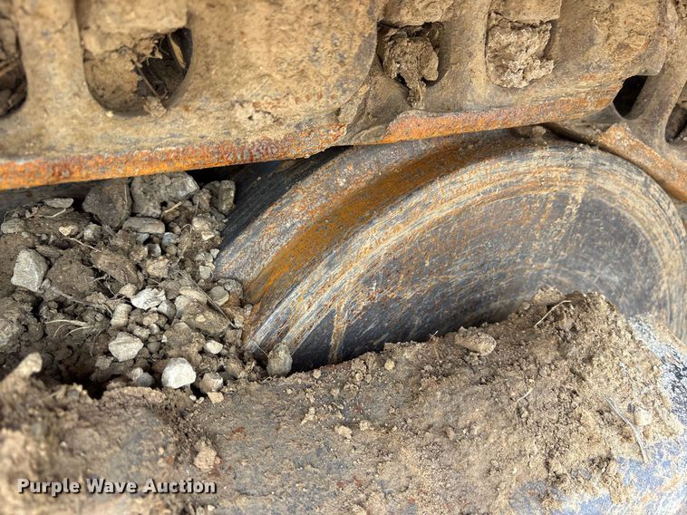 image for item DY0517 2002 John Deere 230C LC excavator