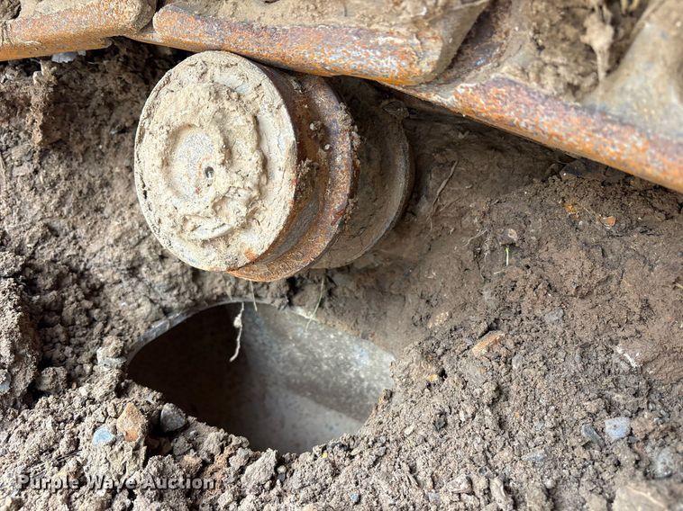 image for item DY0517 2002 John Deere 230C LC excavator