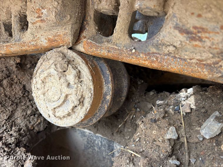 image for item DY0517 2002 John Deere 230C LC excavator