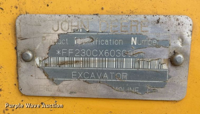 image for item DY0517 2002 John Deere 230C LC excavator