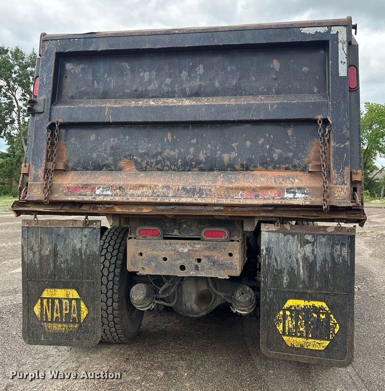 image for item DY0524 1988 Peterbilt dump truck