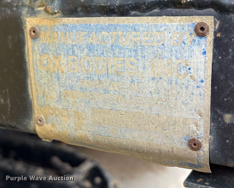 image for item DY0524 1988 Peterbilt dump truck