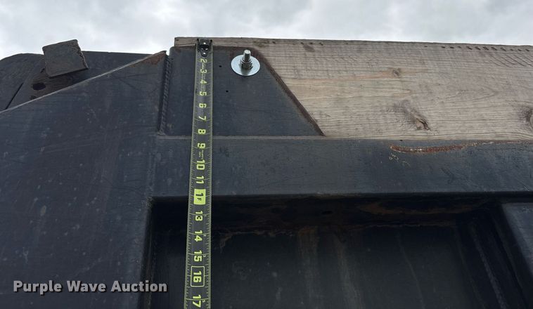 image for item DY0524 1988 Peterbilt dump truck