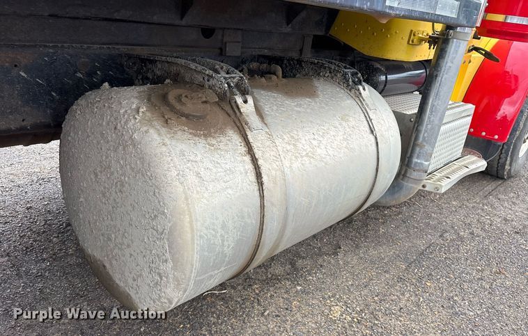 image for item DY0524 1988 Peterbilt dump truck