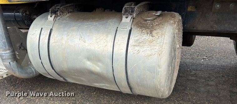 image for item DY0524 1988 Peterbilt dump truck