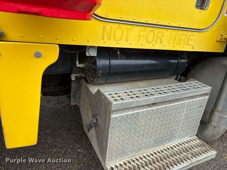 image for item DY0524 1988 Peterbilt dump truck