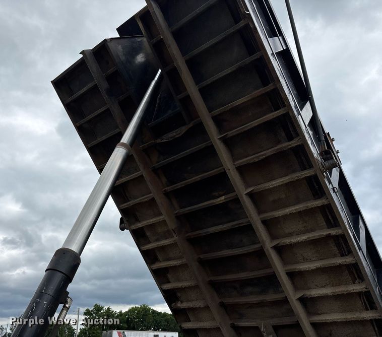 image for item DY0524 1988 Peterbilt dump truck