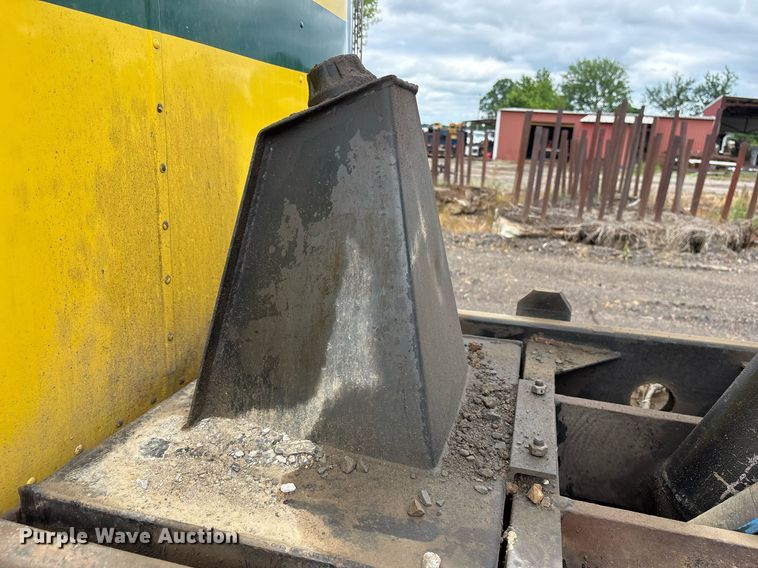 image for item DY0524 1988 Peterbilt dump truck