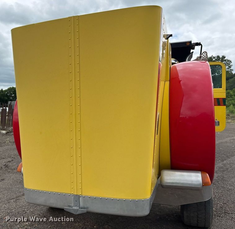 image for item DY0524 1988 Peterbilt dump truck