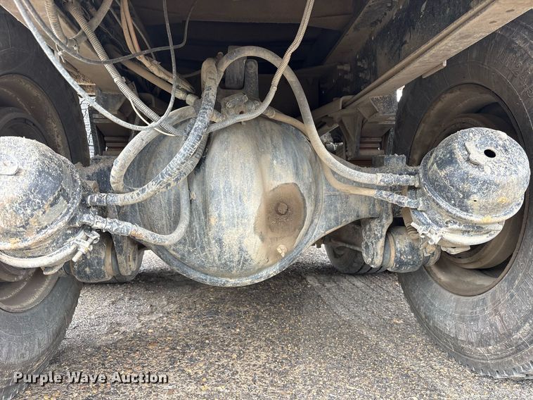 image for item DY0524 1988 Peterbilt dump truck