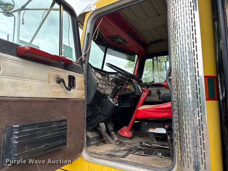 image for item DY0524 1988 Peterbilt dump truck