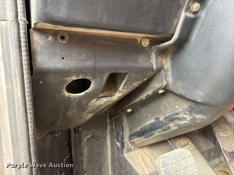 image for item DY0524 1988 Peterbilt dump truck