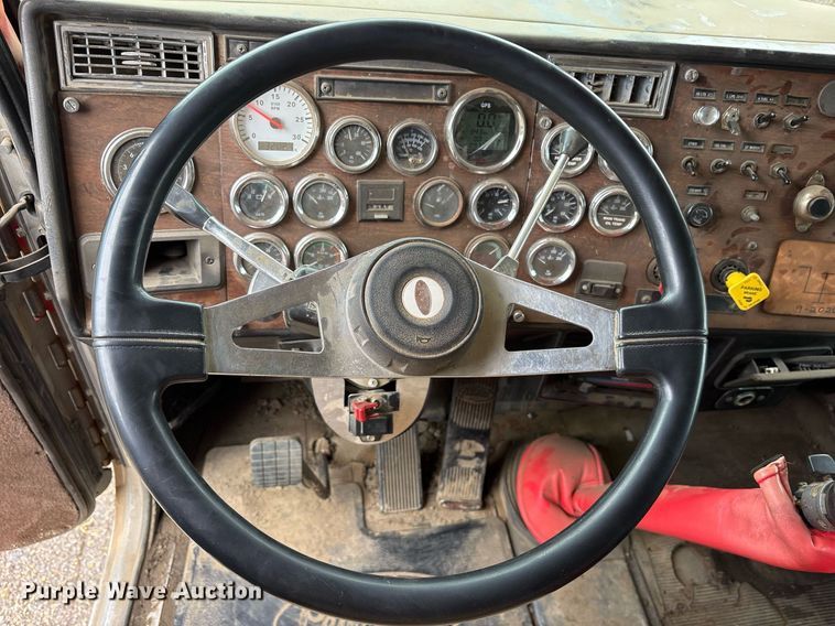 image for item DY0524 1988 Peterbilt dump truck