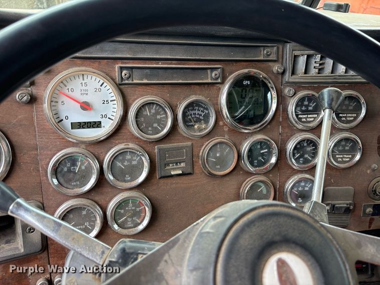 image for item DY0524 1988 Peterbilt dump truck