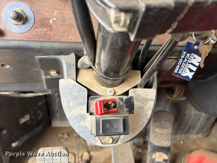 image for item DY0524 1988 Peterbilt dump truck