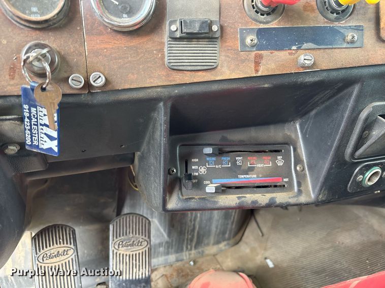 image for item DY0524 1988 Peterbilt dump truck