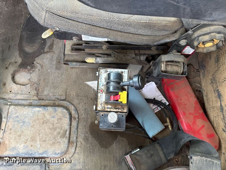 image for item DY0524 1988 Peterbilt dump truck